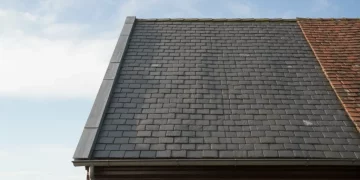 Réparer une fuite de toiture en tuile ou ardoise sans échafaudage : 5 méthodes sécurisées