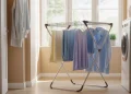 Espace de séchage du linge intégré : solutions DIY pour buanderie et couloir