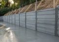 Mur de soutènement en béton banché pour terrasse en pente : calcul et coulage