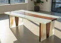 Meuble de bureau en époxy et bois : coulage, démoulage et finition étape par étape