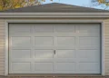 Remplacer un joint de porte de garage sectionnelle avant l’hiver : guide pratique en 1 heure